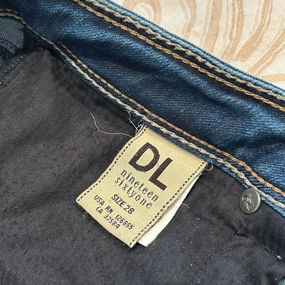 DL1961 Mid Rise Skinny Ankle - Picture 4 of 7